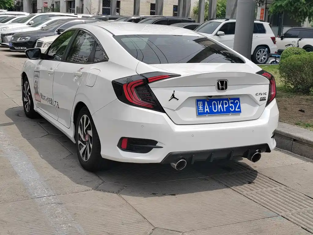 Honda Civic 2018 — фото 6