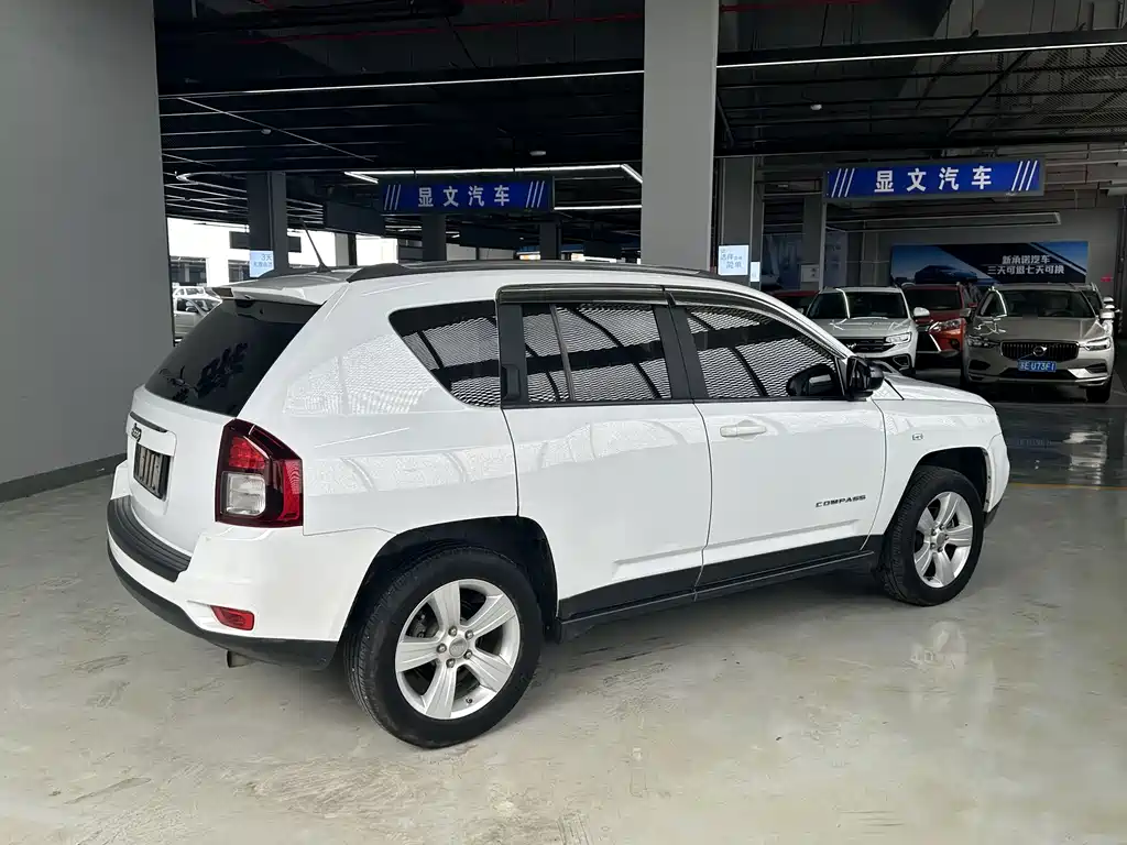 Jeep Compass 2015 — фото 6