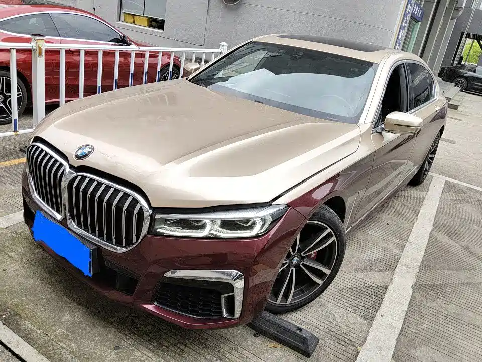 BMW 7 Series 2022 — фото 1