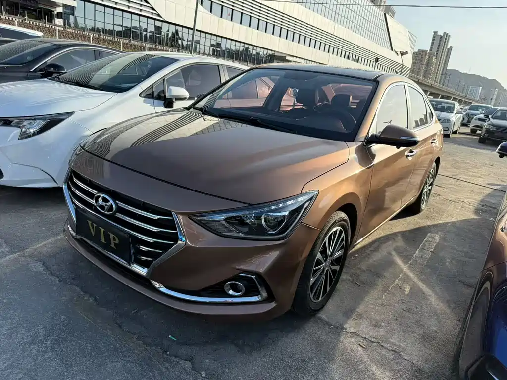 Hyundai Elantra 2017 — фото 1