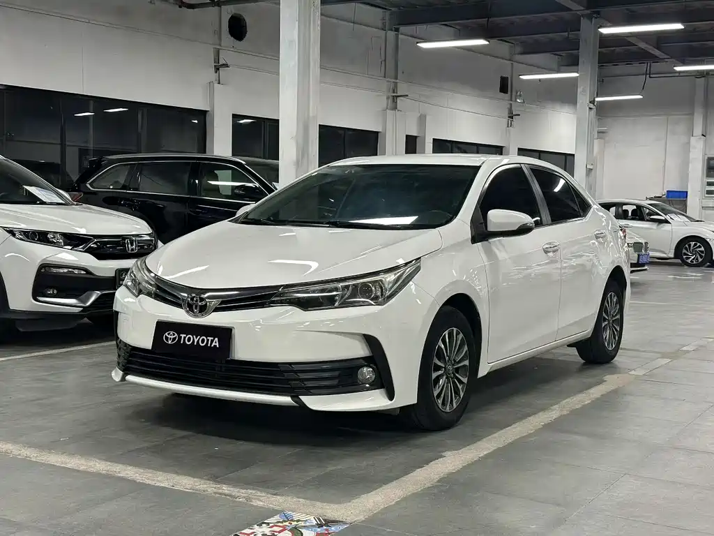 Toyota Corolla 2018 — фото 2
