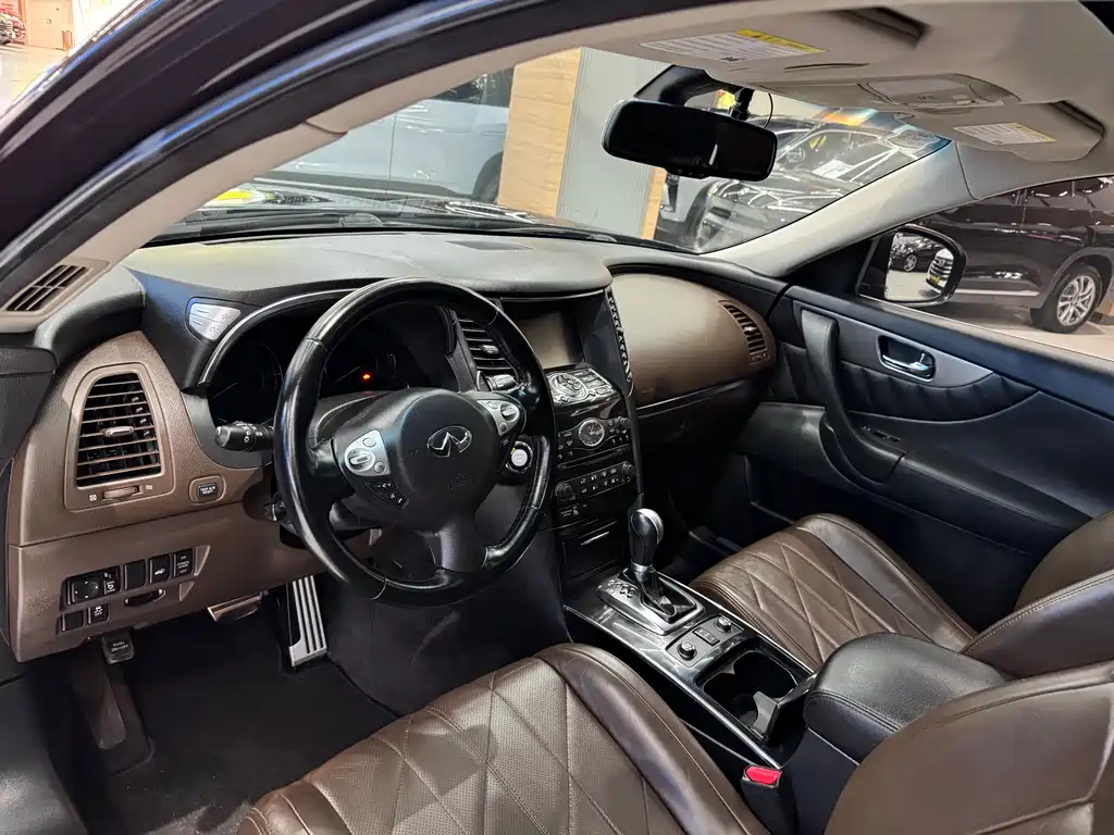 Infiniti QX70 2015