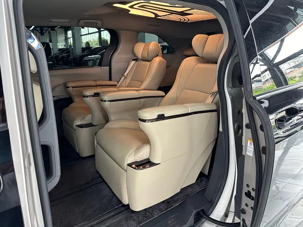 Toyota Sienna 2022 — фото 10