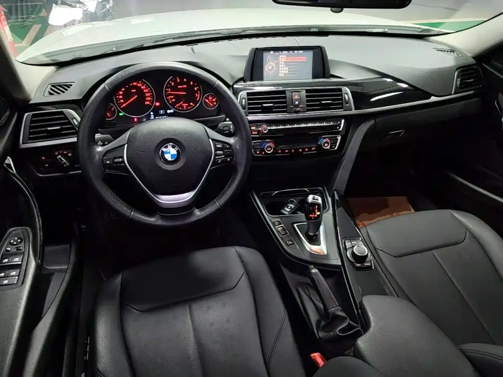 BMW 3 Series 2017 — фото 10