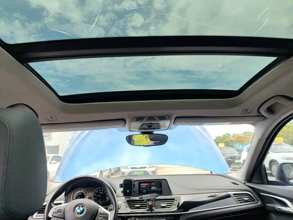 BMW 1 Series 2018 — фото 18