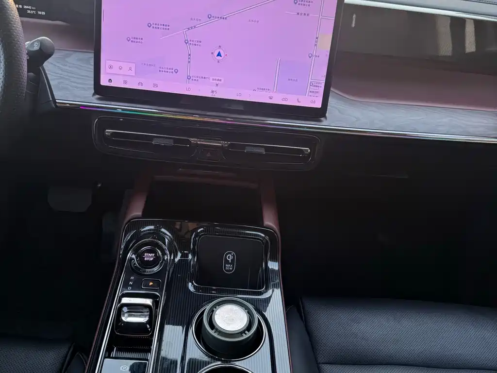 GAC Motor E8 Hybrid 2025 — фото 6