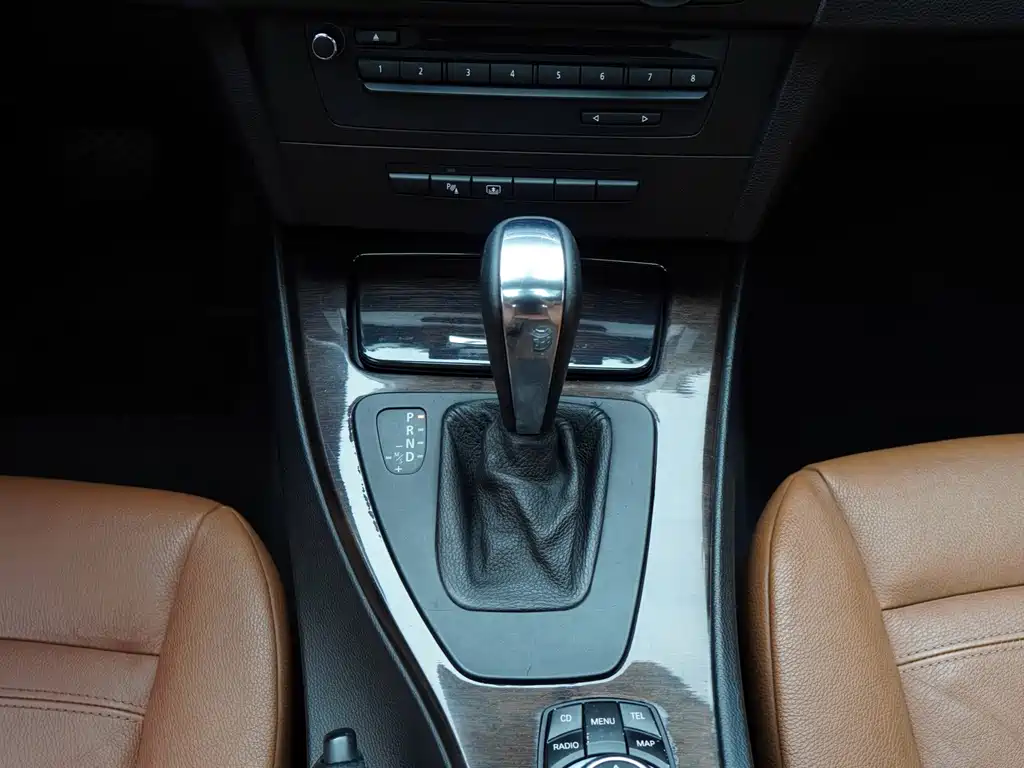 BMW 3 Series 2011 — фото 10