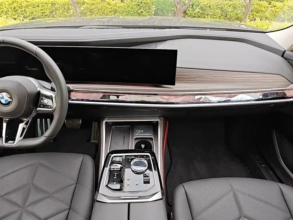 BMW 7 Series 2025 — фото 13
