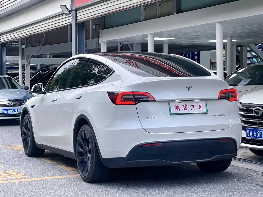 Tesla Model Y 2023 — фото 4
