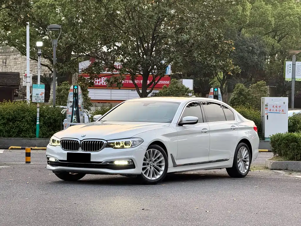 BMW 5 Series 2019 — фото 1