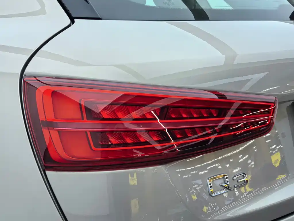 Audi Q3 2017 — фото 10