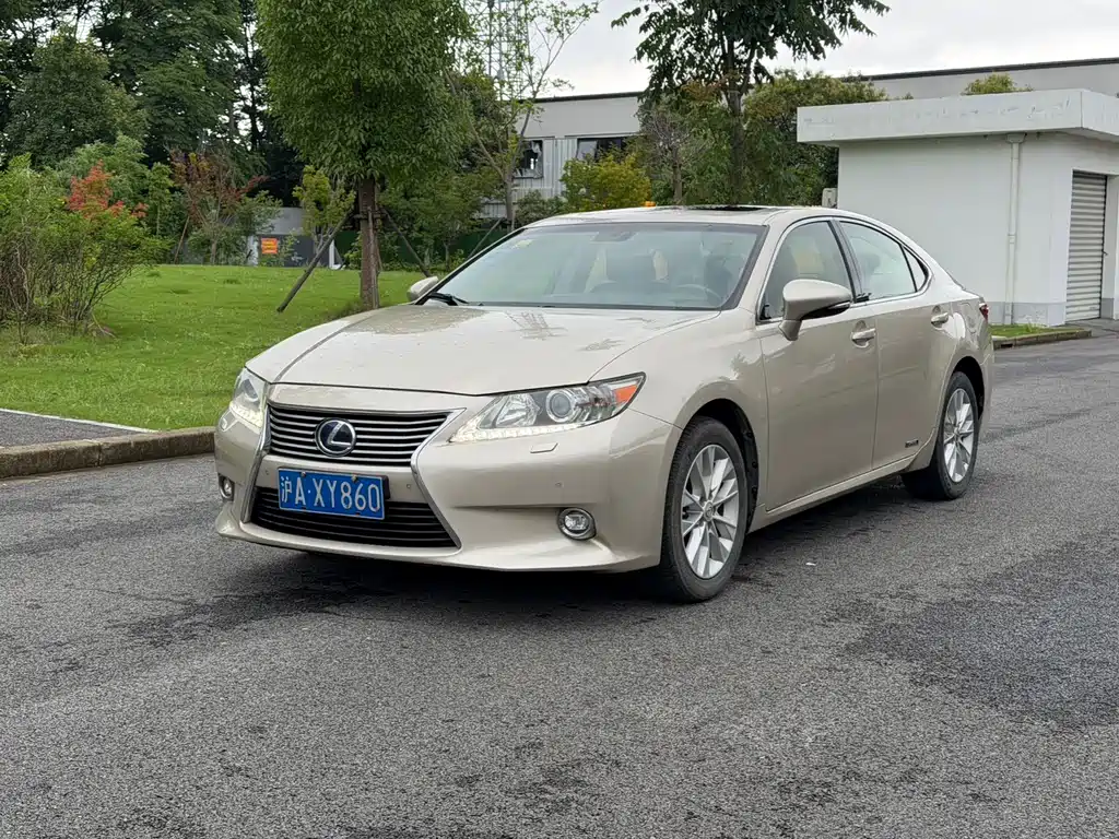 Lexus ES 2015 — фото 1