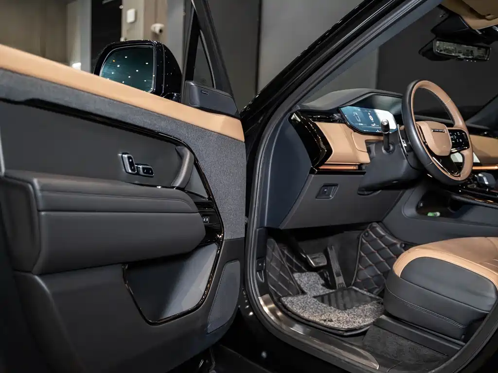 Land Rover Sport 2023 — фото 18