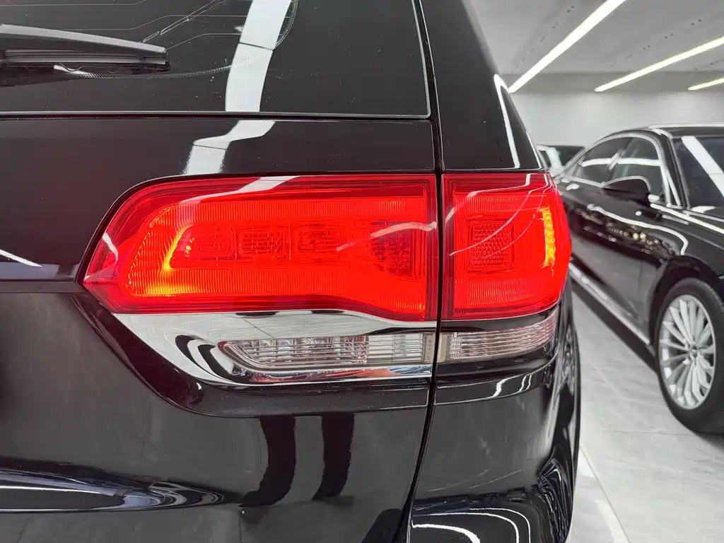 Jeep Grand Cherokee 2018 — фото 20