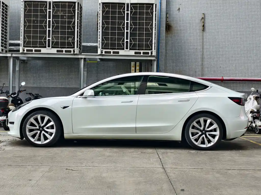 Tesla Model 3 2019 — фото 2