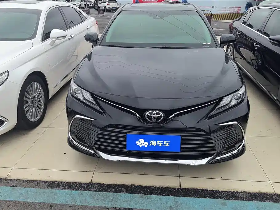 Toyota Camry 2023 — фото 2