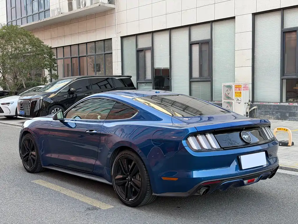 Ford Mustang 2017 — фото 17