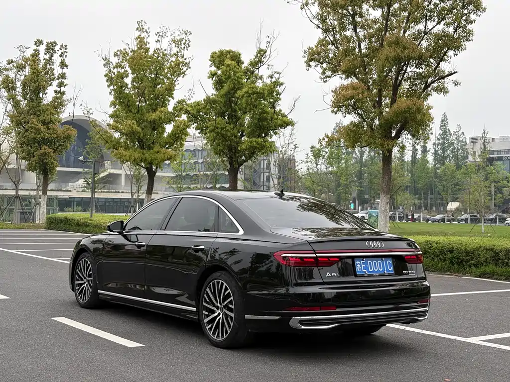 Audi A8 2023 — фото 6