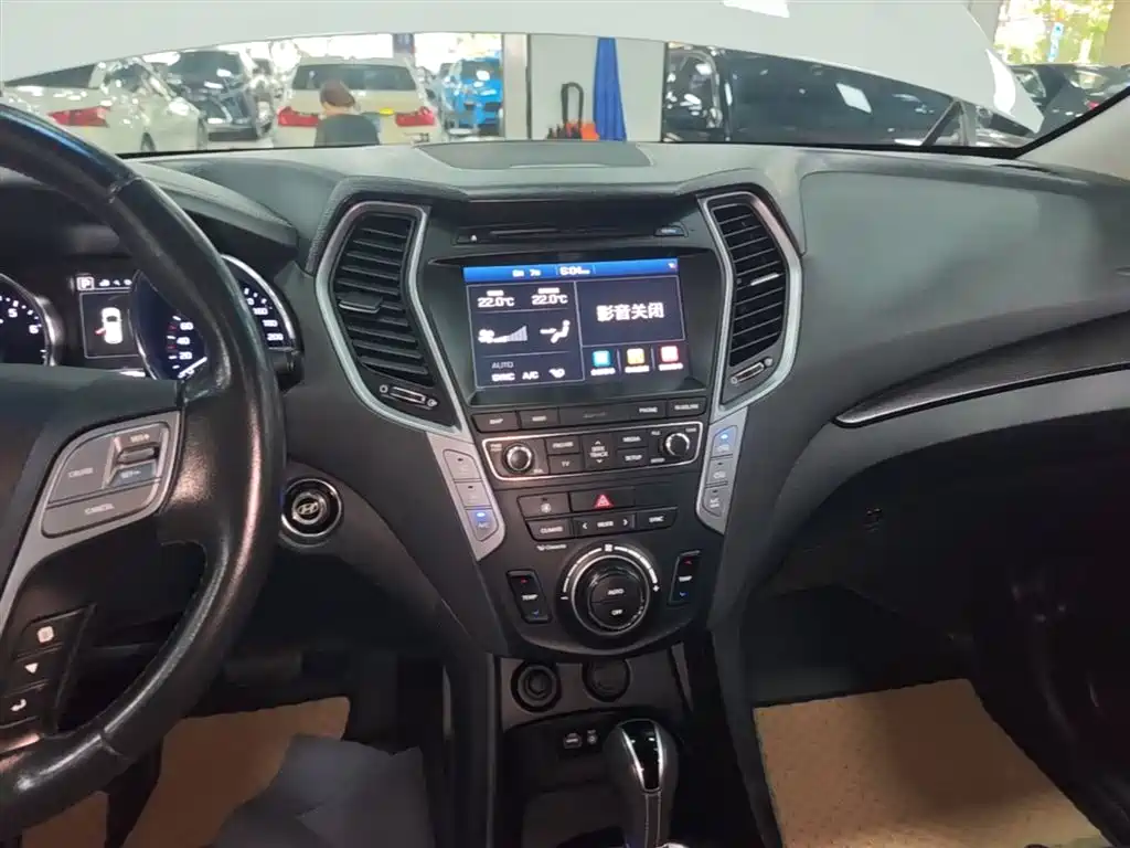 Hyundai Santa Fe 2018 — фото 13