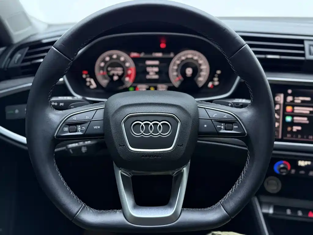 Audi Q3 2022 — фото 23