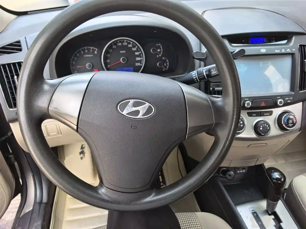 Hyundai Elantra 2014 — фото 10