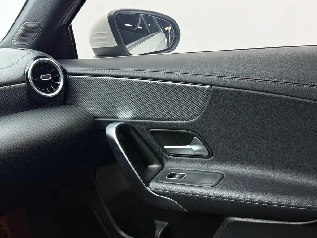 Mercedes-Benz A-Class 2023 — фото 11