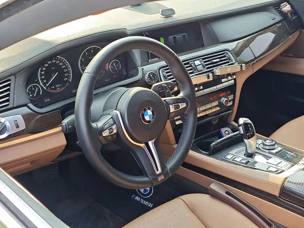 BMW 7 Series 2010 — фото 15