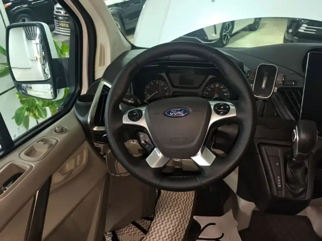Ford Tourneo 2017 — фото 11