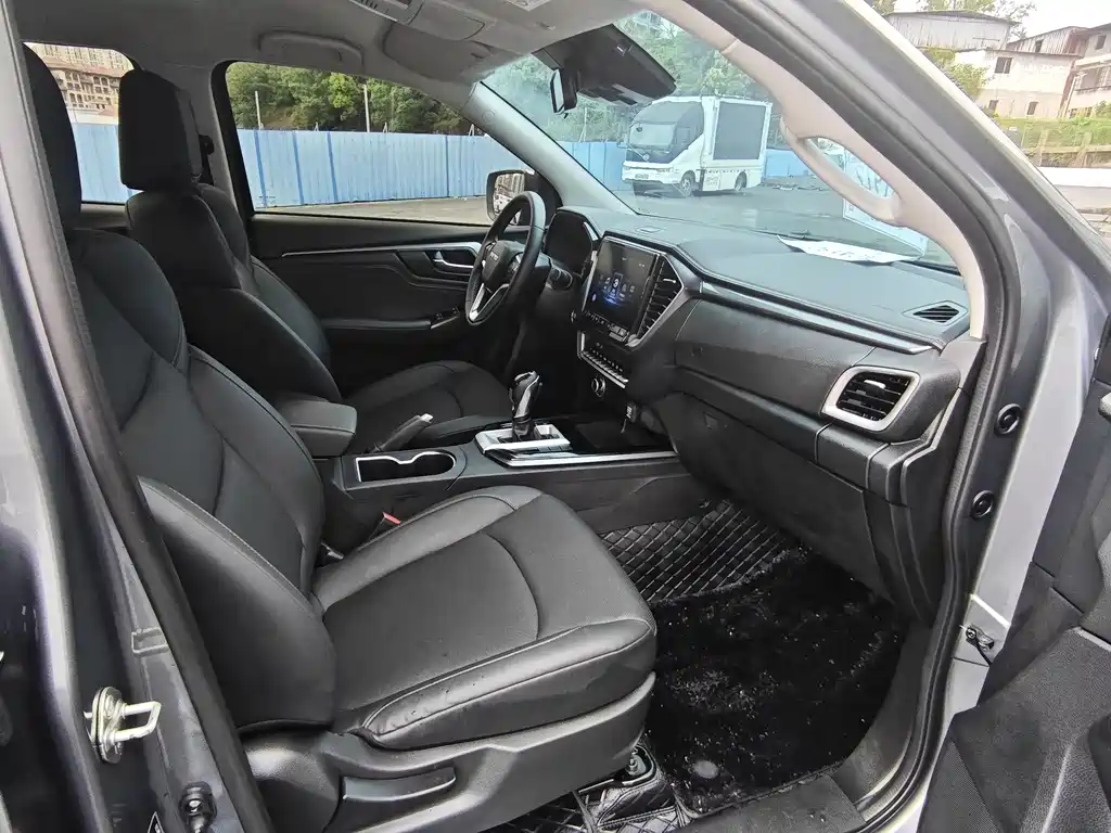 Isuzu D-MAX 2023 — фото 10