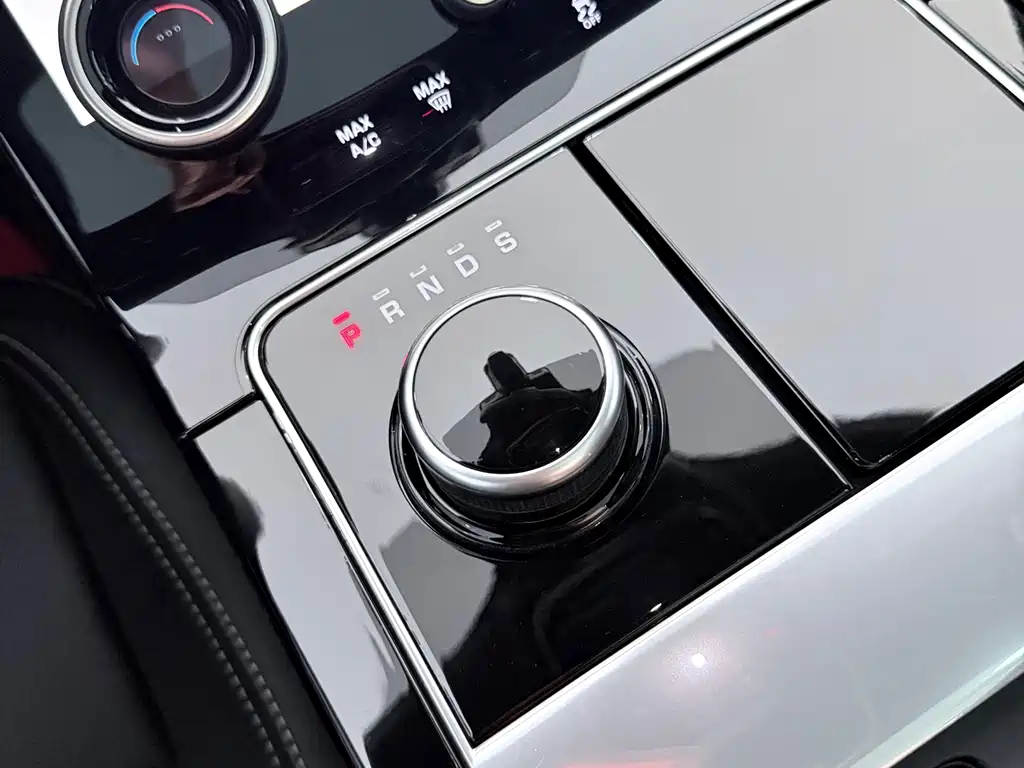 Land Rover Velar 2021 — фото 12