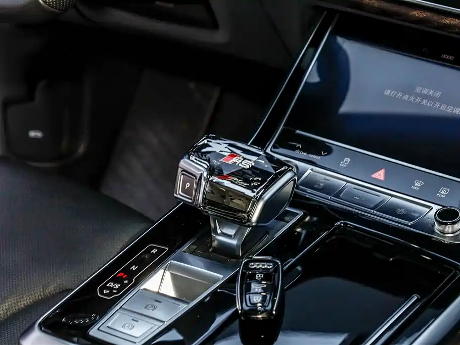 Audi Q8 2023 — фото 41