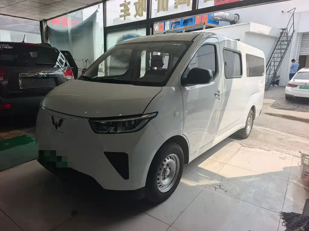 Wuling Yangguang 2025