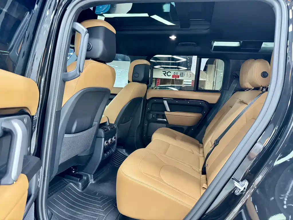 Land Rover Defender 2024 — фото 10