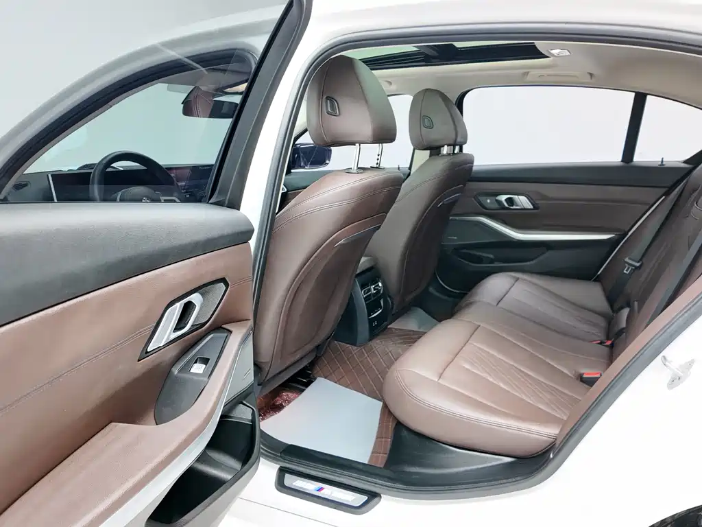 BMW 3 Series 2023 — фото 13