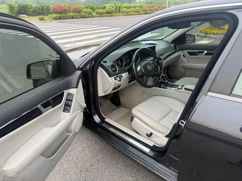 Mercedes-Benz C-Class 2011