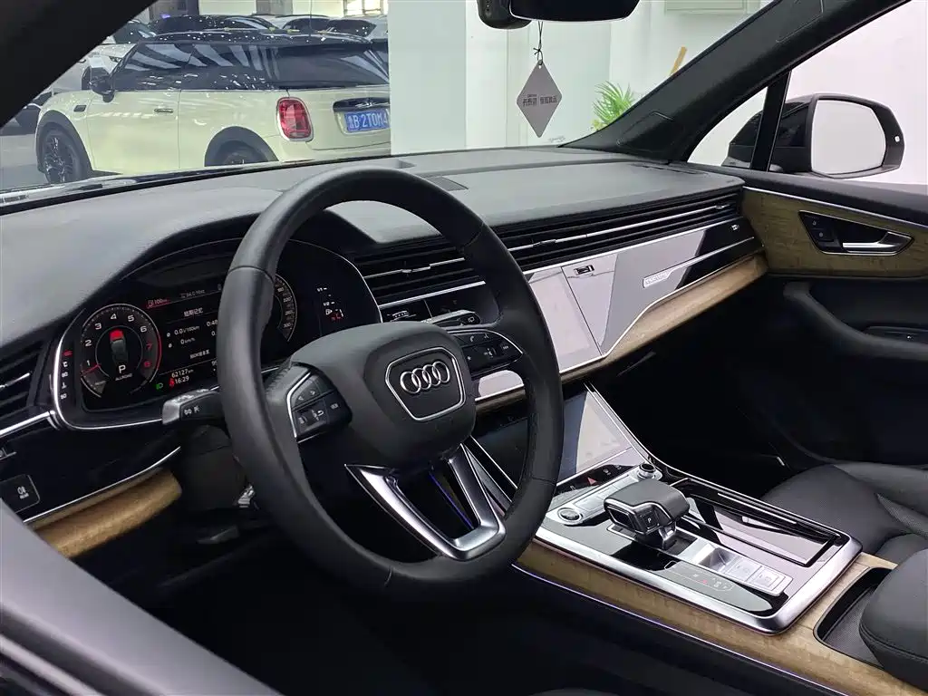 Audi Q7 2022 — фото 28