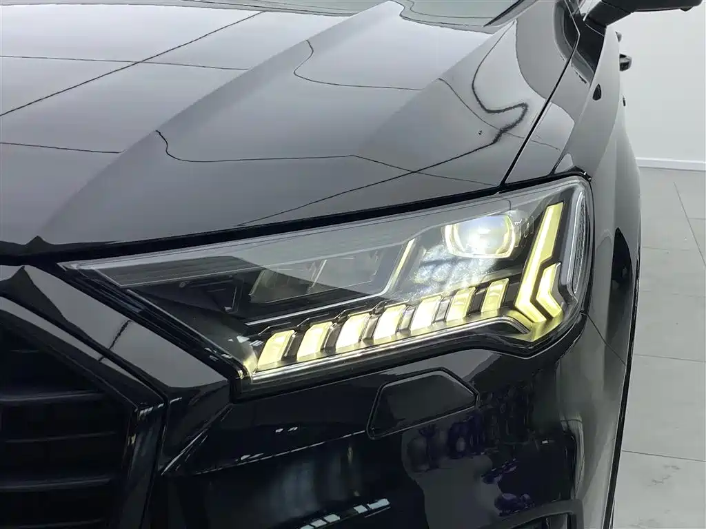 Audi Q7 2022 — фото 34