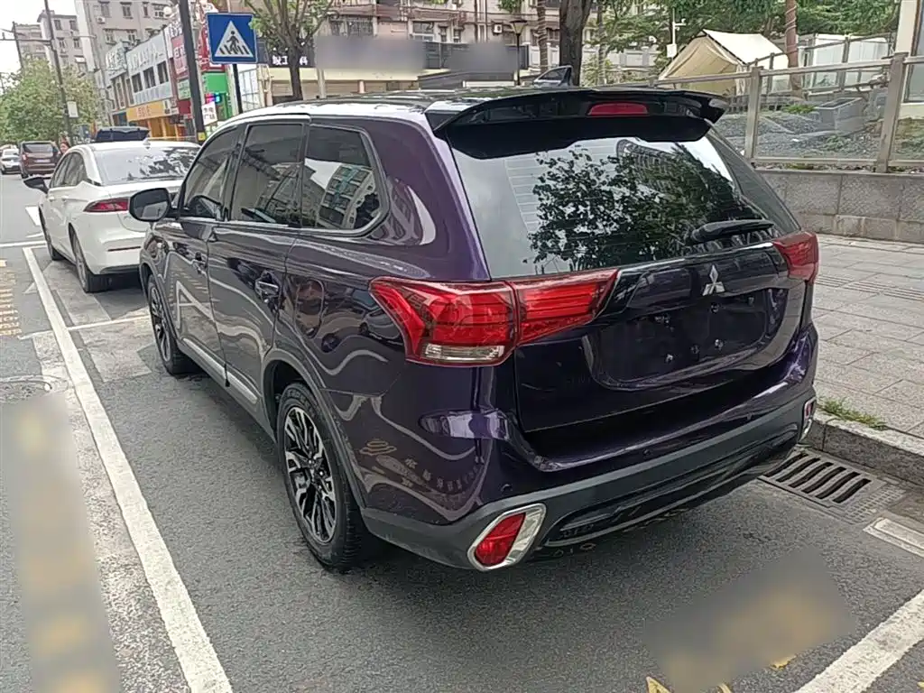Mitsubishi Outlander 2021 — фото 5