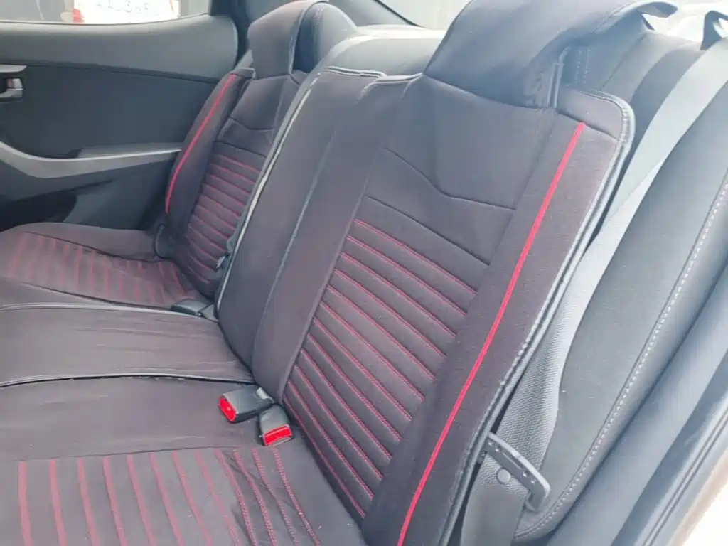 Hyundai Elantra 2018 — фото 17