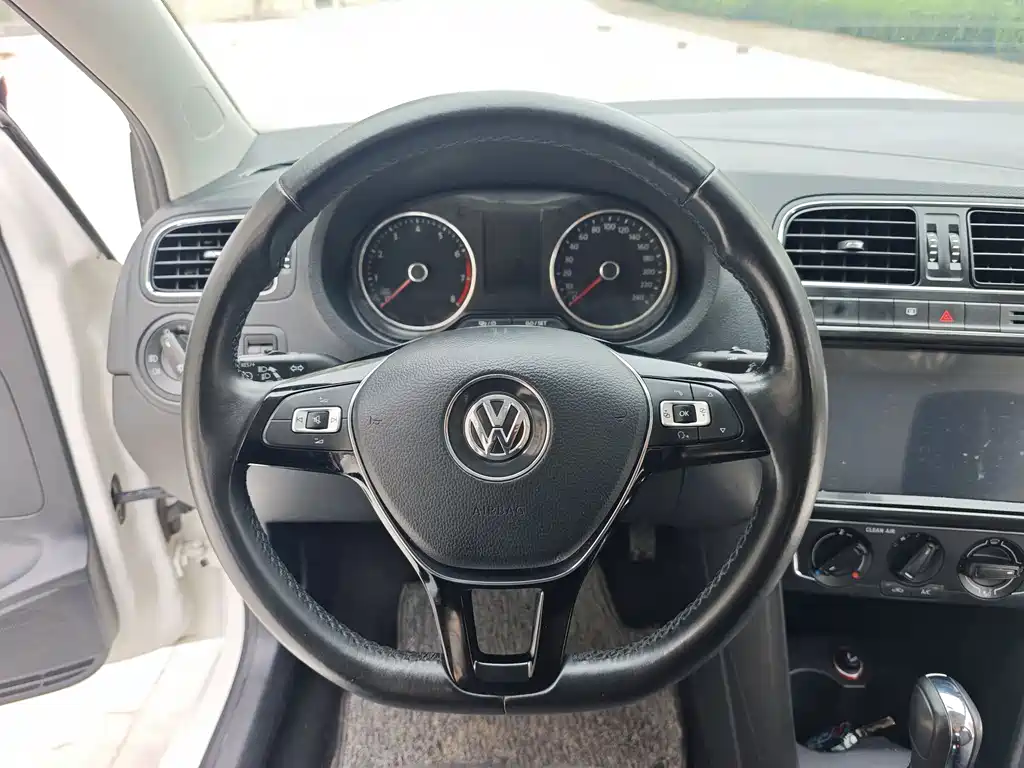 Volkswagen Polo 2017 — фото 15