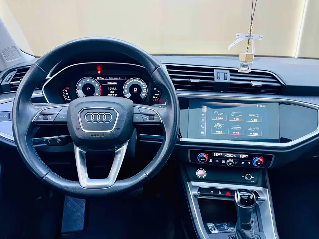 Audi Q3 2021 — фото 12