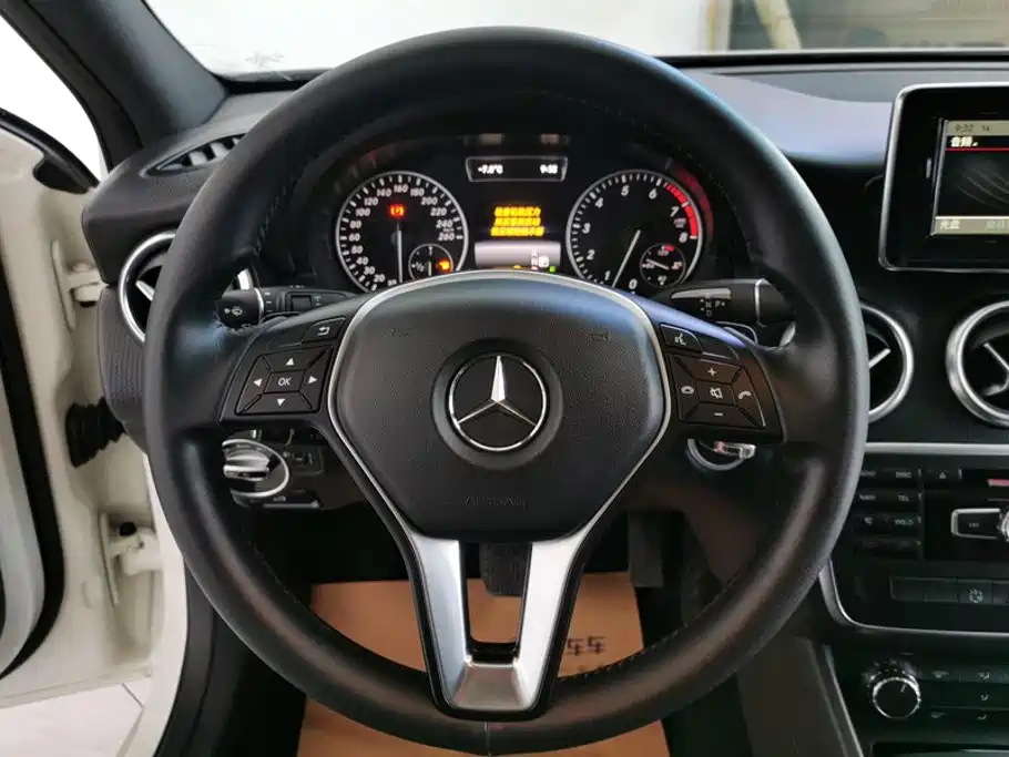 Mercedes-Benz A-Class 2016 — фото 15
