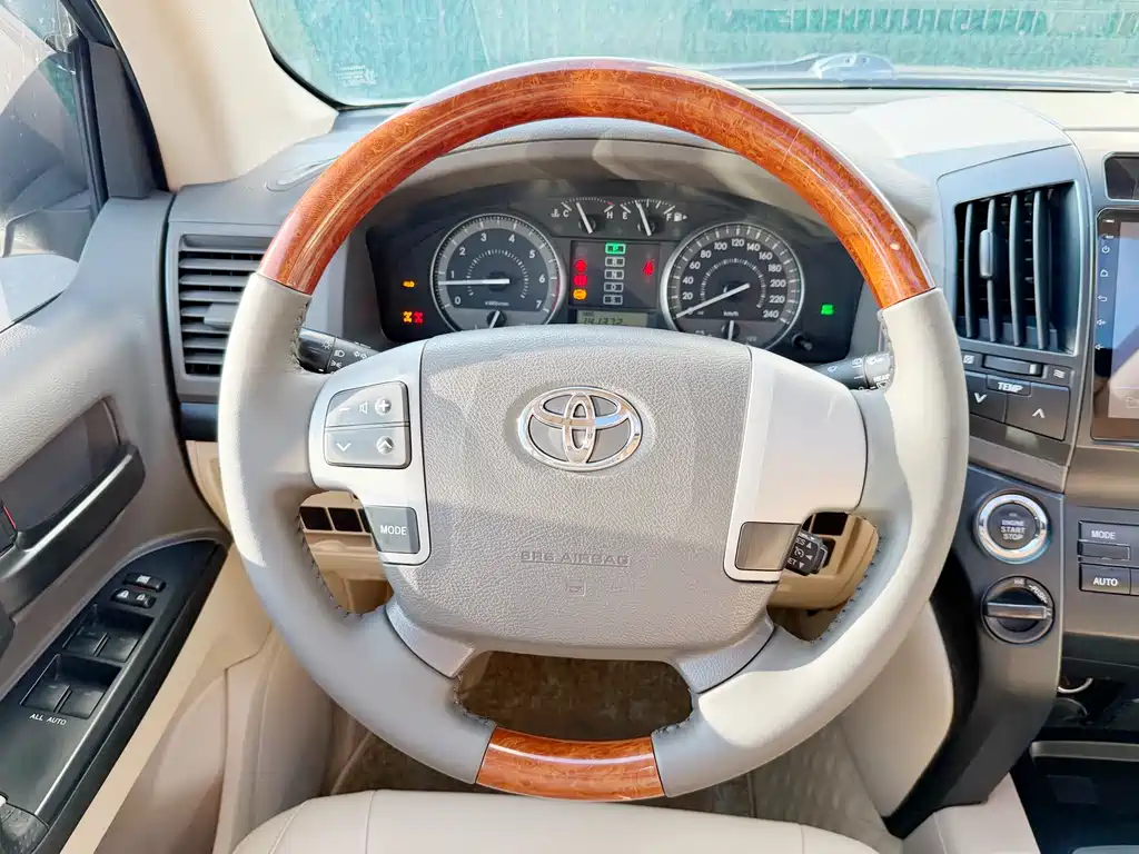 Toyota Land Cruiser 2014 — фото 10