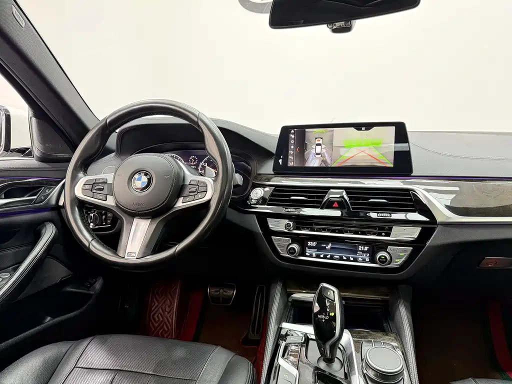 BMW 5 Series 2019 — фото 11