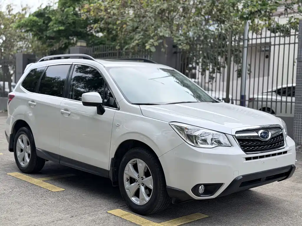 Subaru Forester 2014 — фото 1