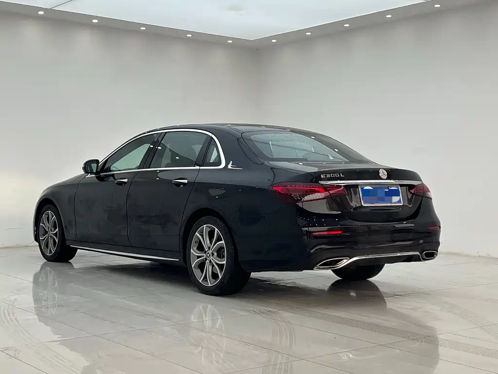 Mercedes-Benz E-Class 2022 — фото 11