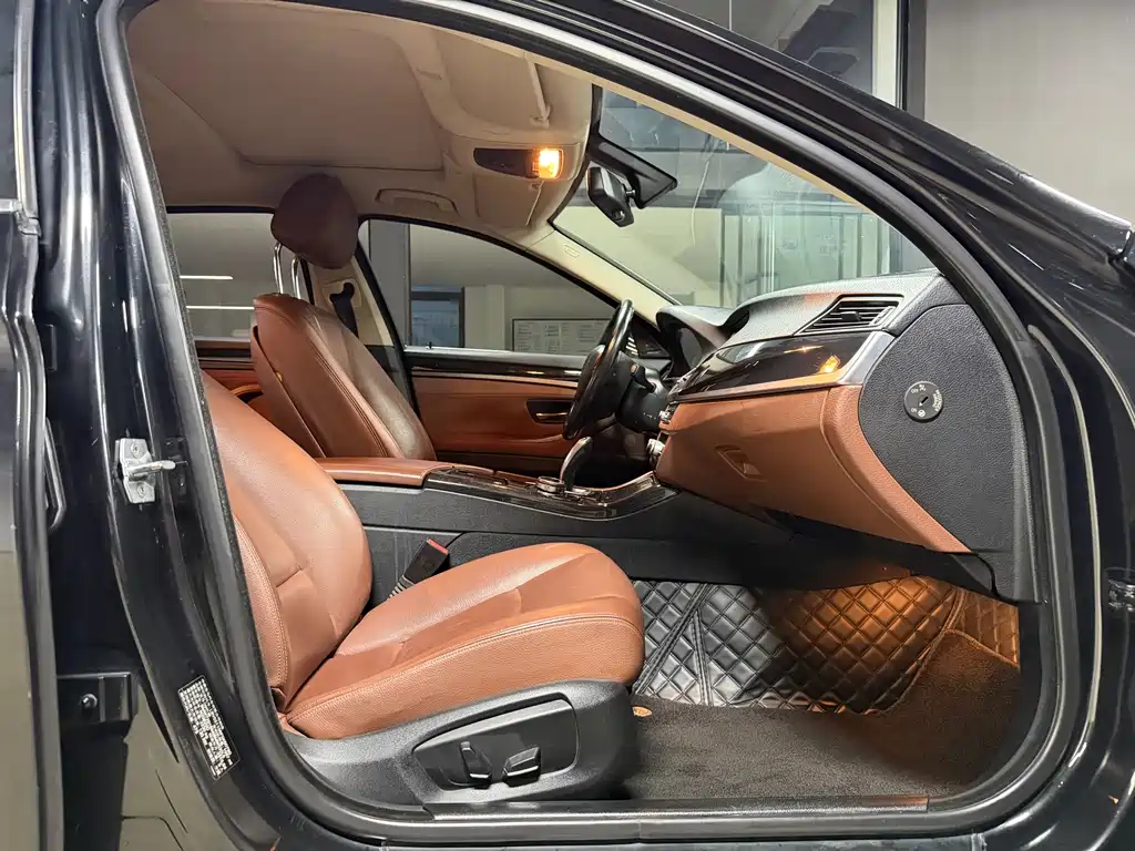 BMW 5 Series 2015 — фото 9
