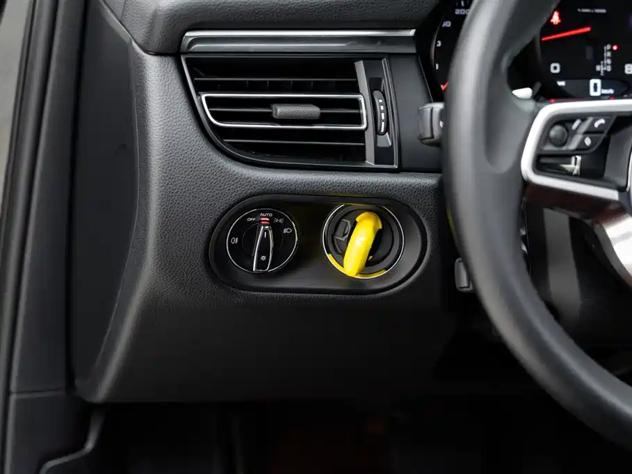 Porsche Macan 2021 — фото 15