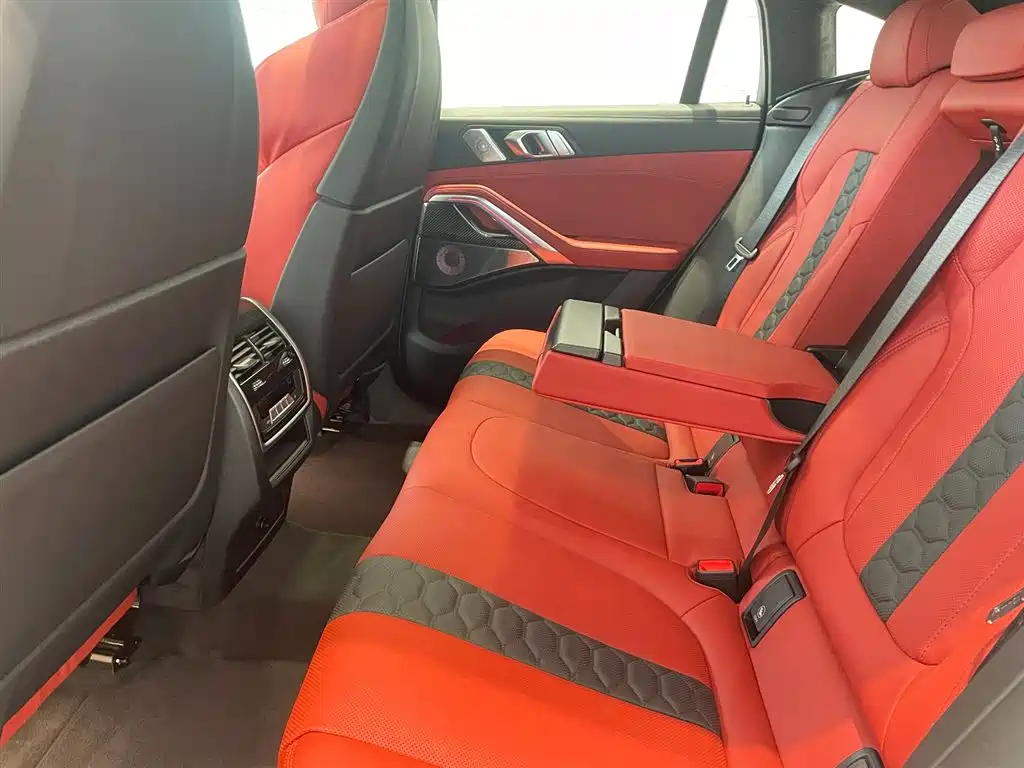 BMW X6 M 2025 — фото 10