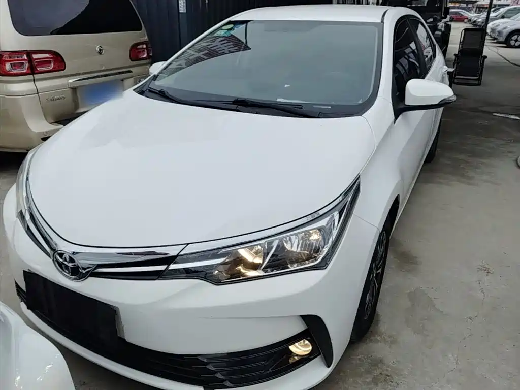 Toyota Corolla 2018 — фото 3